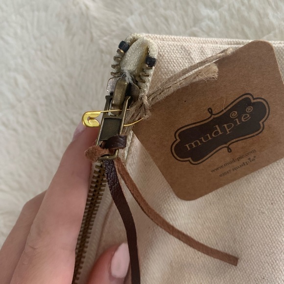 🌟MUDPIE pouch🌟 - Picture 3 of 5